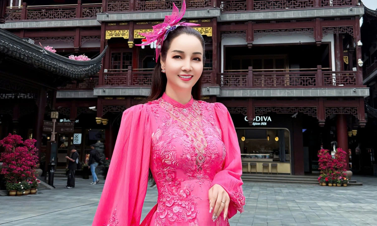 Trang phục của Mai Thu Huyền